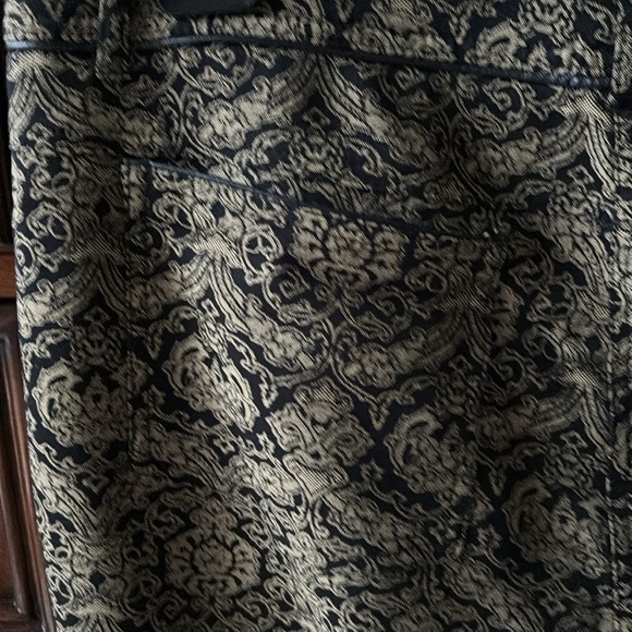 Patterned black and pale yellow pants. - Picture 5 of 5